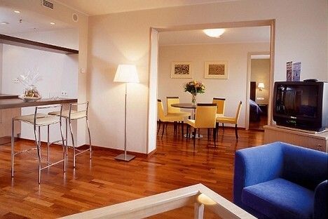 Viesnīcas viesiem tiek piedāvāti arī apartamenti. Sīkāka informācija par Reval Hotels viesnīcām - www.revalhotels.com 23264