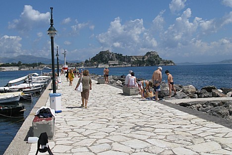 Salas lielākā pilsēta – Korfu. Skats uz seno cietoksni 23509