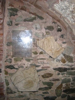 No VIII gadsimta ir saglabājušās sienu fresku daļas 23563