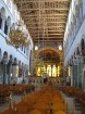Atšķirībā no pārējām pareizticīgajām baznīcām, Sv. Demetra bazilikā ir iekārtotas sēdvietas. Grieķi uzskata, ka labāk ir sēžot domāt par Dievu, nekā s 3