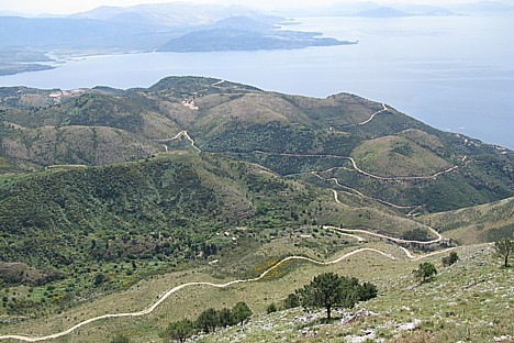 Skats no Korfu salas augstākās virsotnes –  Mono Pantokratoras (917 m) 23596