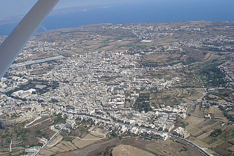 Maltas galvaspilsēta Valleta no augšas. Pilsēta ir vēsturiska, bet vietējo vidū tiek uzskatīta par neprestižu dzīves vietu 23686