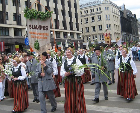 Slampes vecākās paaudzes deju kolektīvs 24092