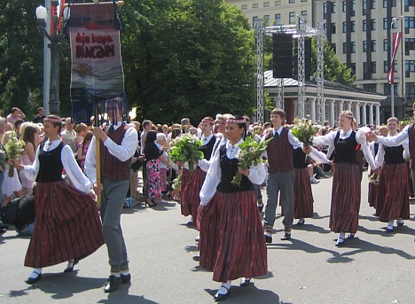 20080707-dziesmu sveetku gaajiens 1015 24241