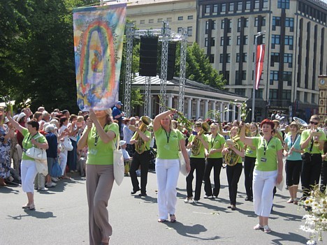 20080707-dziesmu sveetku gaajiens 928 24345