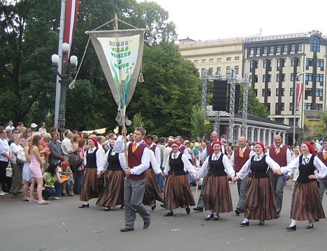 20080707-dziesmu sveetku gaajiens2 134 24356