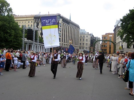 20080707-dziesmu sveetku gaajiens2 1002 24567