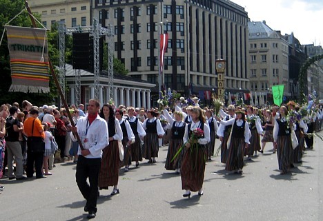 20080707-dziesmu sveetku gaajiens2 1028 24589