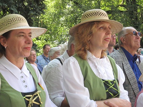 Tērpu krāšņums mirdzēja Vērmanes dārzā visu dienu 24653