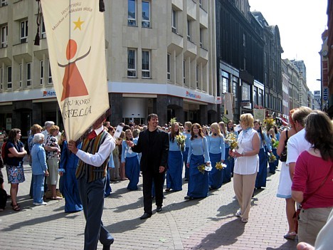 20080707-dziesmu sveetku gaajiens2 1090 24673