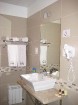 Vannas istaba ir aprīkota ar visu nepieciešamo viesu komfortam 6