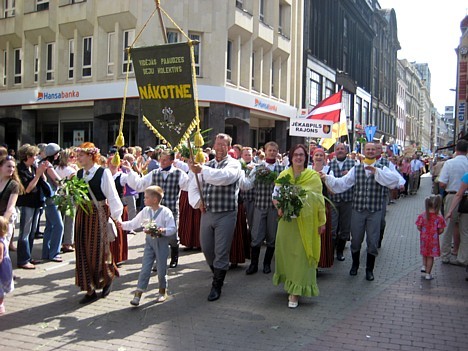 Vidējās paaudzes deju kolektīvs 