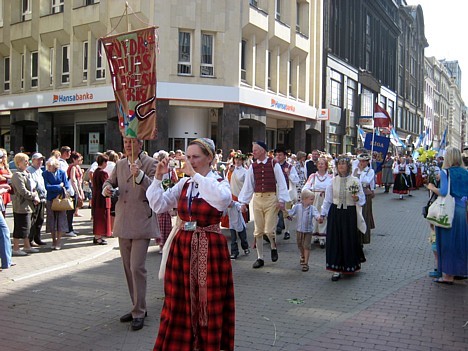 20080707-dziesmu sveetku gaajiens2 1417 24904