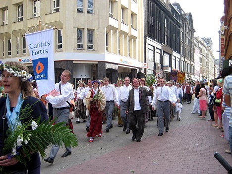 20080707-dziesmu sveetku gaajiens2 1768 25040