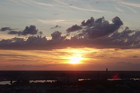 Panorama aus der Skyline Bar im 26. Stock des Reval Hotel Latvia - Sonnenuntergang über Riga 25291