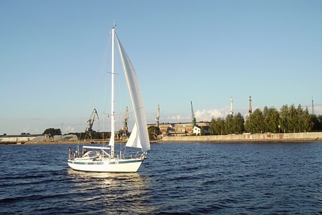 Jahta Daugavas ūdeņos 25935