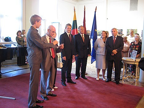 Izstādes atklāšanā piedalījās arī Lietuvas vēstnieks Latvijā Antanas Vinkus, Andris Bērziņš 25949