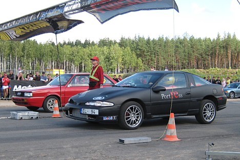 Sacensības rīko žurnāls ''Forsāža'' sadarbībā ar Latvijas Automobiļu federāciju, pasākuma ģenerālsponsors – enerģijas dzēriens ''Battery'' 26042