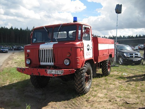 Ugunsdzēsēju GAZ 69 vienmēr gatavs palīdzēt 26046