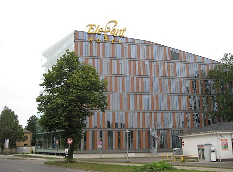 Jauna viesnīca Elefant Hotel atrodas Rīgā, Kalnciema ielā 90. Viesnīca atrodas stratēģiski izdevīgā vietā. Tā ir labi pamanāma, kā arī ērti sasniedzam 26218