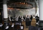 Viesnīcā iekārtots Elefant restorāns ar polinēziešu virtuves akcentiem un milzīgu sienas gleznojumu ar palmām 8