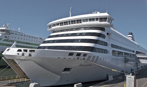 Tallink piedāvā doties uz Stokholmu no Tallinas ar kruīza prāmi M/S Romantika. Prāmis  M/S Romantika vienlaicīgi var uzņemt līdz 2 500 pasažieriem 26726