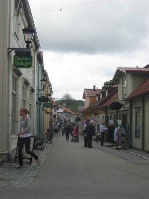 Galvenā Sigtūnas iela Gamlagatana, kur atrodas daudz veikaliņu un restaurētu ēku 26822