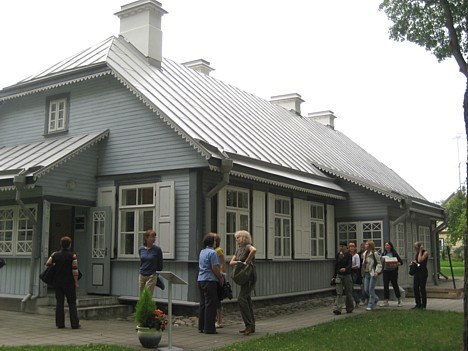 Birštonas sakrālās mākslas muzejs atrodas Birštonas kūrortpilsētā, Lietuvā, Birutes gatve 4 27140
