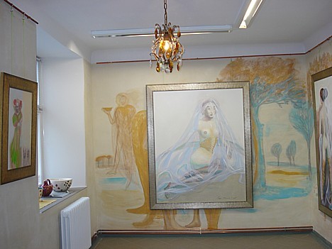 Galerija ir unikāla, jo šeit iespējams apskatīt slavenās Igaunijas mākslinieces Epp Maria Kokamägi glezas, protams arī iegādāties kādu no tām 27582