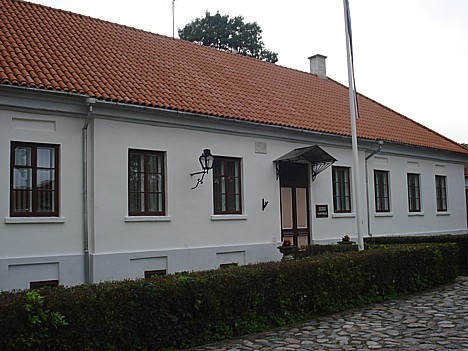Teritorijā atrodas arī vairaki muzeji, kas izvietoti blakus pilij 27835