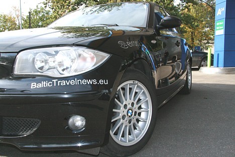 BalticTravelnews.eu uzņēmuma dienesta automašīna BMW 120d (2006.gads, 163 zirgspēki, 2 litru dīzeļmotors, automātiskā pārnesumu kārba) ir gatava dotie 27980