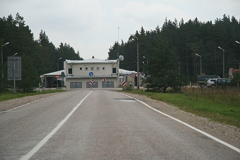 Lietuvas un Latvijas robežpunkts - nevienas pārbaudes, lai gan speciālās automašīnas bija redzamas 28041