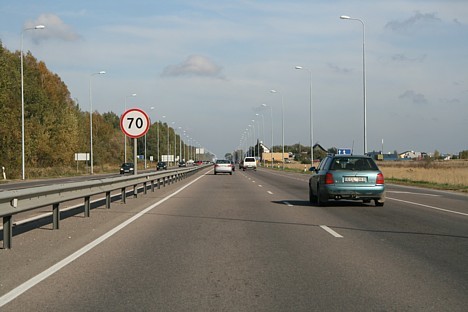 No Kauņas Ukmerges virzienā - degvielas vidējais patēriņš palielinās no 4,7 uz 4,8 litriem, jo motors pēc nakts stāvēšanas ir auksts un pilsētas brauc 28060