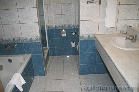Vannas istaba ir ierīkota tā kā kambaros - duša, tualete, vannas istaba 28388