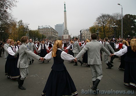 Viena no cēlākajām un spilgtākajām latviešu tautas dejām - Gatves deja - tās senākajā horeogrāfijā ir pierakstīta 1934. gadā Alsungā 28409