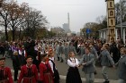 2008.gada 25. oktobrī, plkst. 12:00 Rīgā Ginesa rekorda uzstādīšanā kategorijā „garākā deja” - Gatves deja - pulcējās deju kolektīvi no visas Latvijas 1