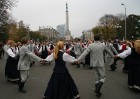 Viena no cēlākajām un spilgtākajām latviešu tautas dejām - Gatves deja - tās senākajā horeogrāfijā ir pierakstīta 1934. gadā Alsungā 9
