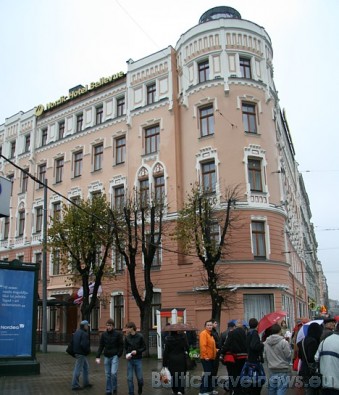 Restorāns Bel Ami atrodas četru zvaigžņu viesnīcā Nordic Hotel Bellevue, bet tā ir iepretim Rīgas Centrālajai dzelzceļa stacijai 28482