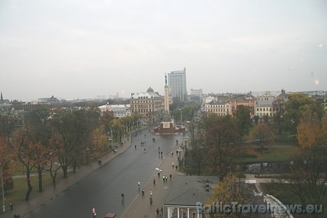 Vērtības ziņā līdzvērtīgs ēdienam ir arī neatkārtojamais skats, kas paveras viesiem no restorāna Otto Schwarz 7. stāva plašajiem logiem uz parku ieska 28696