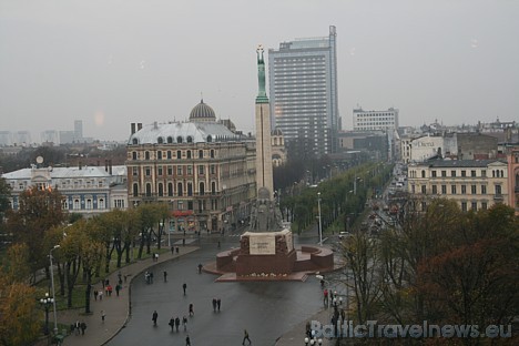 Ne no viena cita restorāna Rīgā tādu patriotisku skatu, īpaši Latvijas valsts 90 gadu jubilejas priekšvakarā, nedabūs redzēt 28697