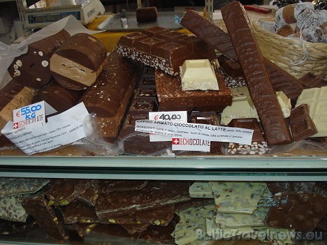 Jāsaka, ka šokolādes cenas nav no mazajām. Dažos stendos tās pārsniedz pat 50 Eiro (35 Ls) kilogramā 28812
