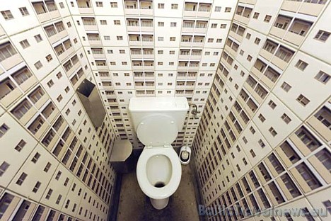 19.11.2008 ir tualetes diena, bet apmēram 40% pasaules iedzīvotāju nepazīst tualetes podu. Tas ir kļuvis arī par mākslinieku fantāzijas objektu, piemē 28978
