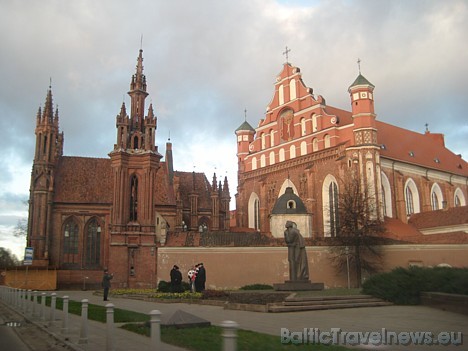 Sv. Annas baznīca ir viena no skaistākajām Viļņas ēkām. Tas ir gotikas šedervs, ar kuru saistās daudz leģendu. Populārākā no tām stāsta, ka Napoleons  29008