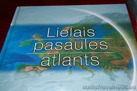 Lielais pasaules atlants ir apjomīgākais karšu krājums, kāds jebkad izdots Baltijas valstīs. Vairāk nekā pustūkstoti lappušu biezā un turpat 4kg smagā 29094