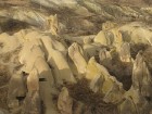 Kapadokijas ainava esot veidojusies pirms vairākiem miljoniem gadu, kad šo apvidu pārklāja vulkāniski izmestie pelni 6