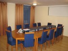Konferenču zāle Daugava ir 33 m² liela un var uzņēmt līdz 12 cilvēkiem 17