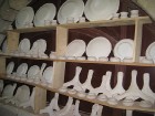 Pirms ievietošanas krāsnī keramikas izstrādājumi tiek apastrādāti ar noteiktām vielām 6