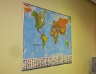 Aģentūras sienu rotā dažas bildes no ceļojumu galamēŗķiem, kā arī pasaules karte... 3