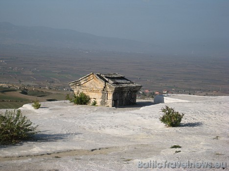 Turcijas pilsēta Pamukkale ir slavena ar saviem kokvilnas izstrādājumiem, taču vēl lielāku un atmiņā paliekošu iespaidu Jums atstās baltās Pamukkales  29674