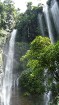Retajam tūristam izdodas apskatīt Git git ūdenskritumu, kas ir dziļi džungļos paslēpies un brauciens uz turieni ir labi vien nogurdinošs un iespaidiem 11